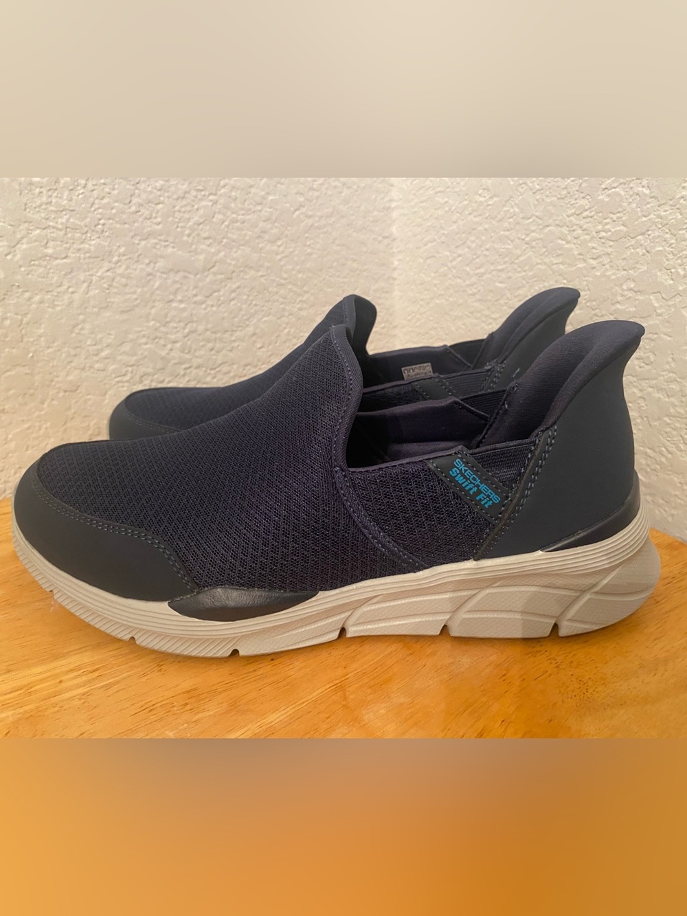 SKECHERS hands free swift fit memory foam